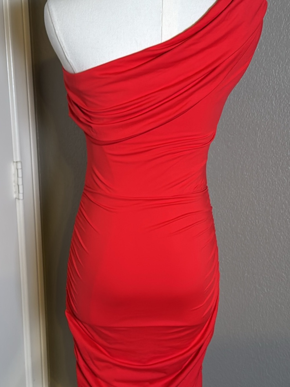 One-Shoulder Red Ruched Bodycon Dress - Picture 3 of 4